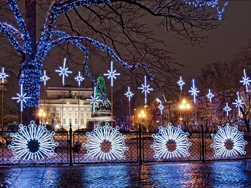 New year holidays in festive St. Petersburg is a great idea!