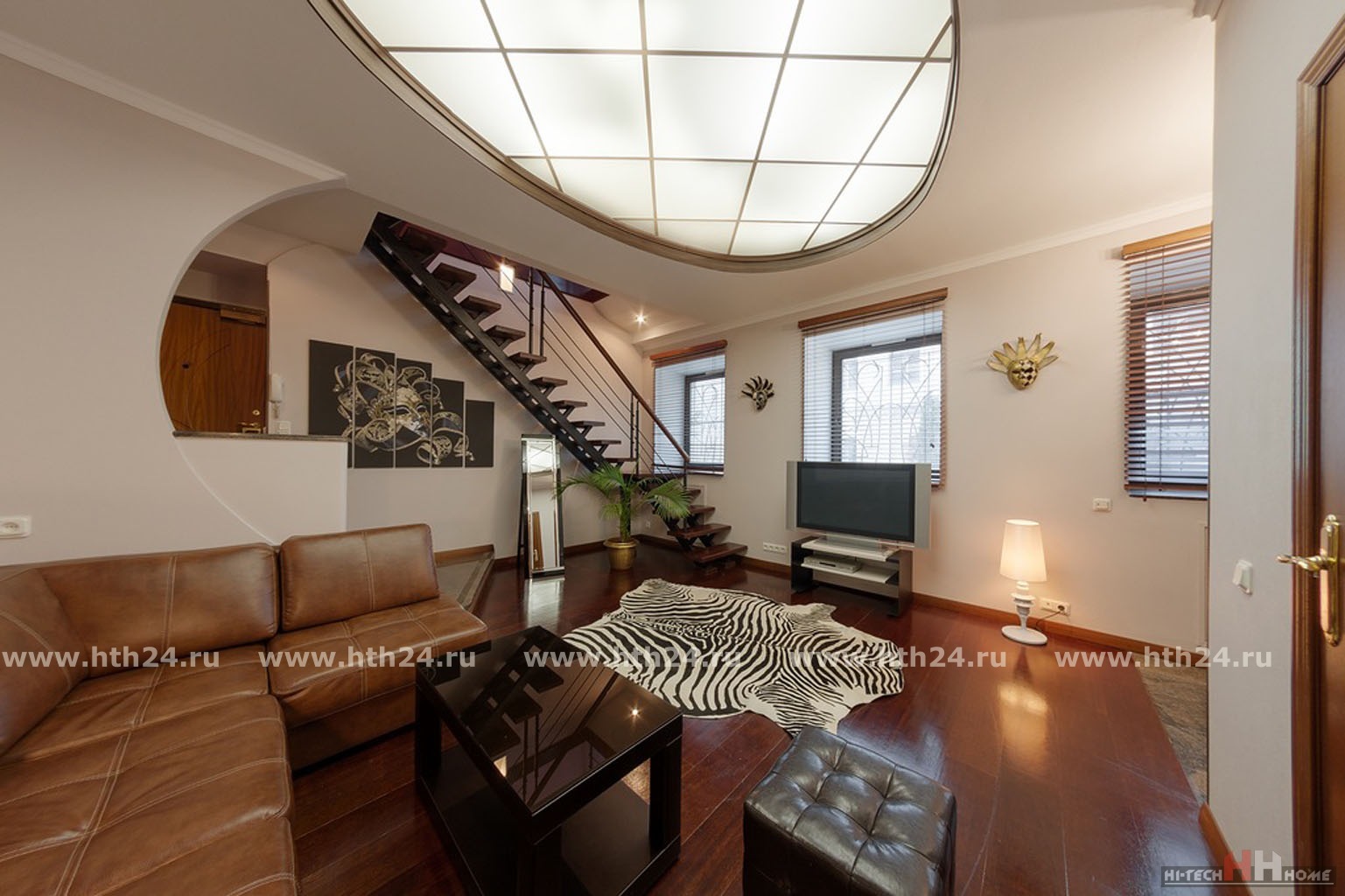 Two-level apartment for by day rent in SPb at Italyanskaya street 29