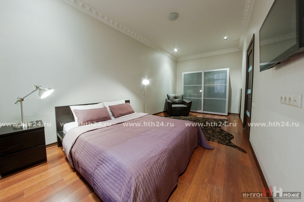 Two-roomed apartments for rent by day on Nevskiy Prospect 119