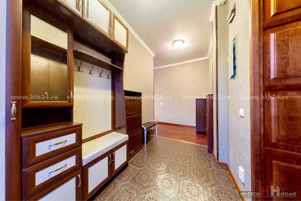 Three-bedroom apartment for rent in the center of St. Petersburg on Vladimirsky 15